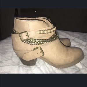 Women’s low cut boots